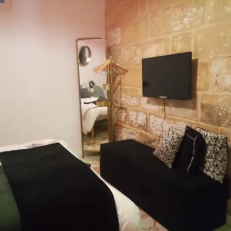 Squadron Base بيت ضيافة لوكا