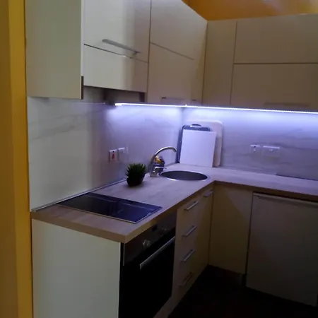 Squadron Base لوكا