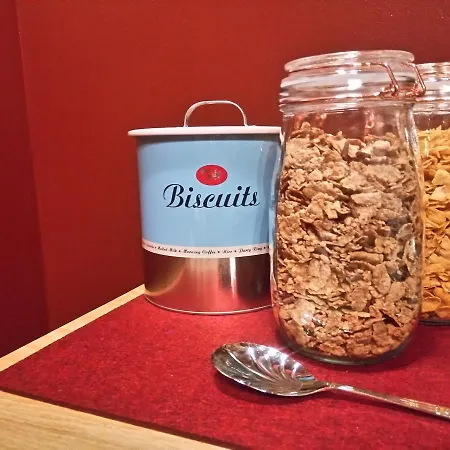 بيت ضيافة Squadron Base